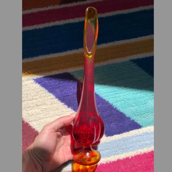 Viking 6 Petal Swung Vase - Picture 4 of 10